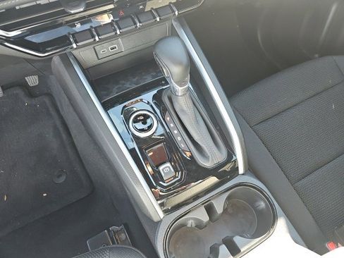 Used 2024 Chevrolet Colorado LT image 33