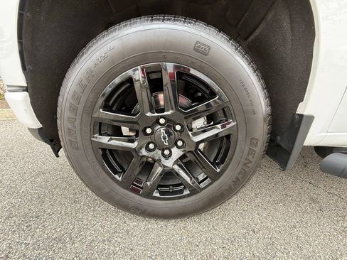 Used 2022 Chevrolet Silverado 1500 Custom w/ Rally Edition AWD/4WD image 32