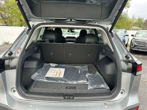 New 2025 Volkswagen Tiguan SE image 47