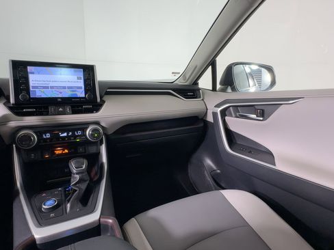 Used 2019 Toyota RAV4 Limited image 29