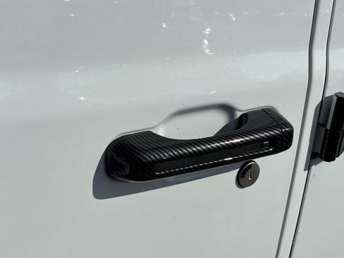 Used 2018 Jeep Wrangler Unlimited Sahara AWD/4WD image 17