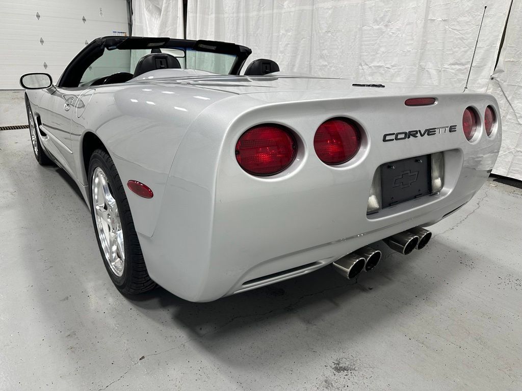 Used 2001 Chevrolet Corvette Convertible w/ Preferred Equipment Group2 RWD image 5