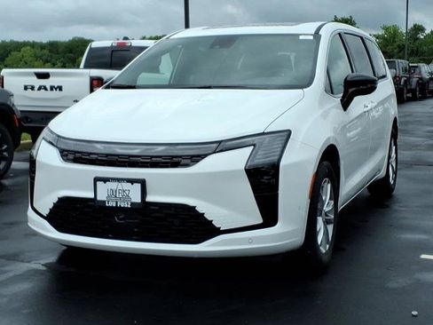 New 2027 Chrysler Pacifica Select AWD/4WD image 2