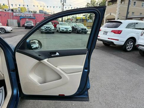 Used 2017 Volkswagen Tiguan S image 52