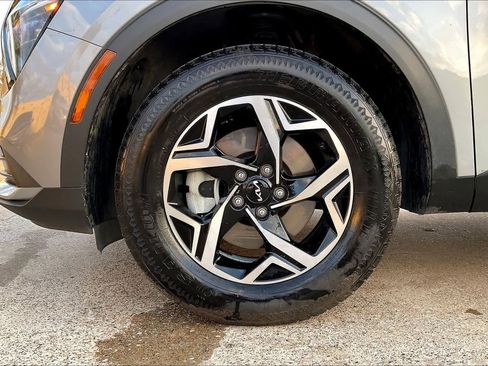 Used 2023 Kia Sportage LX image 8