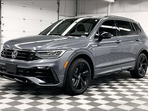 Used 2023 Volkswagen Tiguan SE R-Line FWD image 12