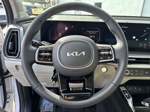 Used 2025 Kia Sorento SX FWD image 11