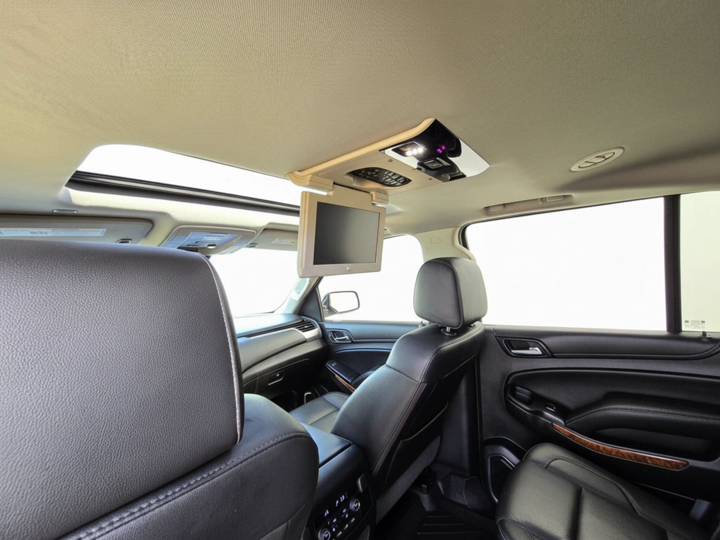 Used 2018 Chevrolet Suburban Premier RWD image 12