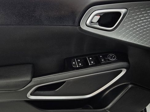 Used 2025 Kia Soul LX w/ LX Technology Package image 24