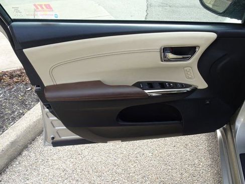 Used 2017 Toyota Avalon Limited image 12