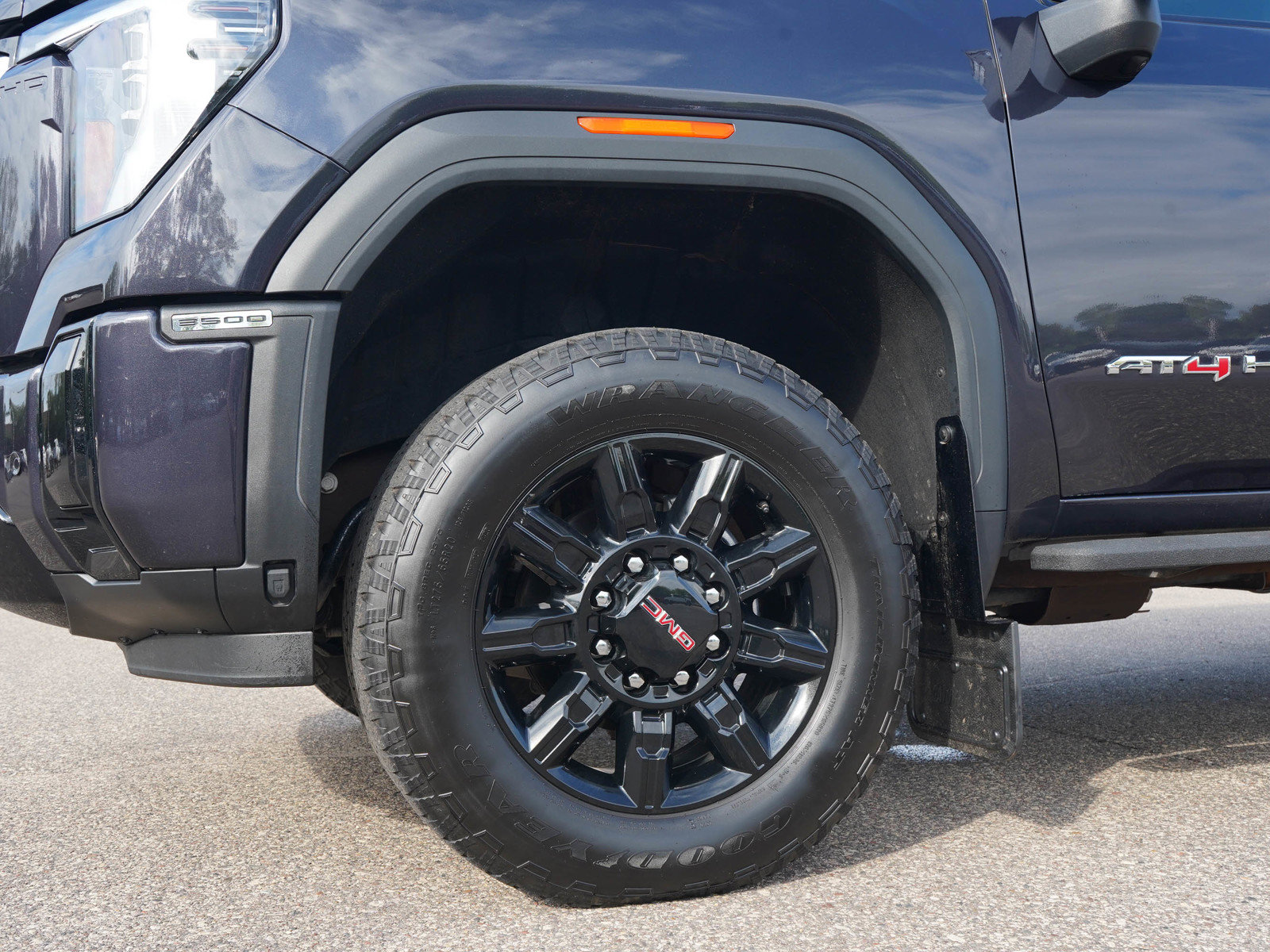 Used 2025 GMC Sierra 3500 AT4 w/ AT4 Premium Plus Package AWD/4WD image 28