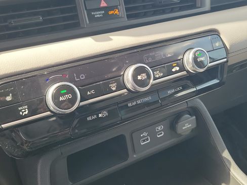 Certified 2025 Honda Pilot EX-L image 26