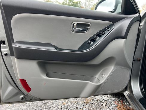 Used 2010 Hyundai Elantra SE image 17