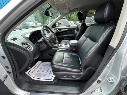 Used 2019 Nissan Pathfinder SL image 6