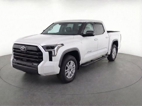 Used 2022 Toyota Tundra SR5 w/ SR5 Premium Package image 3