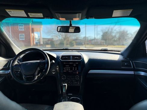Used 2016 Ford Explorer XLT w/ Equipment Group 202A FWD image 15