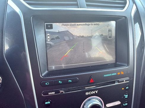 Used 2018 Ford Explorer Platinum image 25