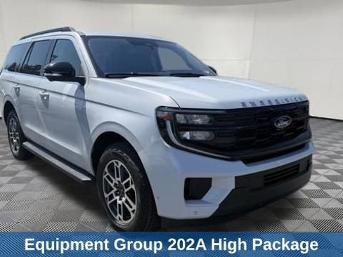 Used 2025 Ford Expedition Active AWD/4WD image 8