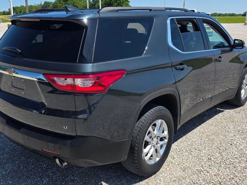 Used 2021 Chevrolet Traverse LT FWD image 3