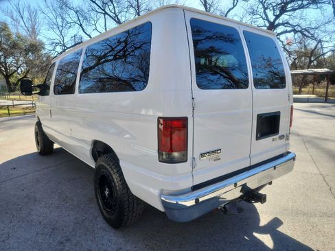 Used 2009 Ford E-350 and Econoline 350 Super Duty Wagon image 5