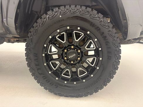 Used 2018 Toyota Tacoma Limited AWD/4WD image 26