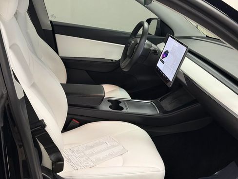 Used 2022 Tesla Model Y Performance image 23