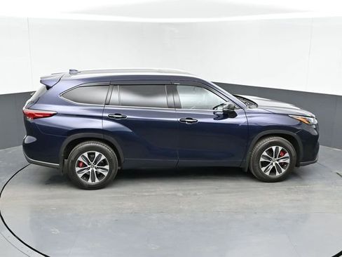 Used 2022 Toyota Highlander XLE image 17