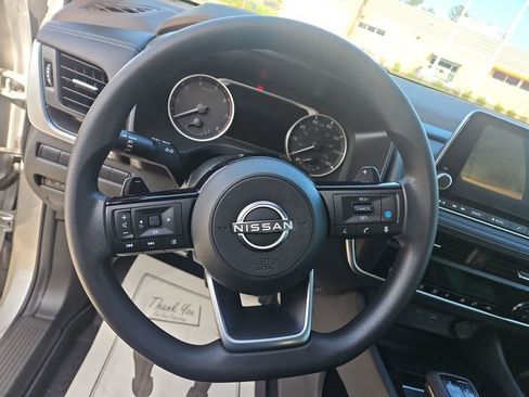 Used 2023 Nissan Rogue SV image 18