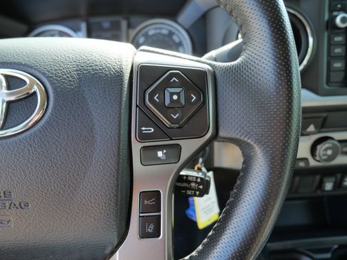 Used 2019 Toyota Tacoma SR5 AWD/4WD image 28
