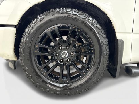 Used 2018 Nissan Titan SV w/ SV Convenience Package RWD image 52
