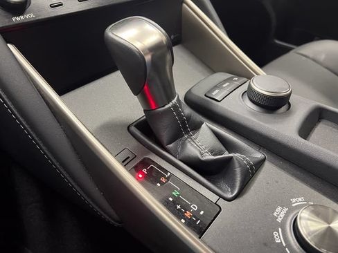 Used 2018 Lexus IS 300 RWD image 21