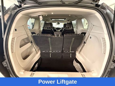 Used 2023 Chrysler Pacifica Limited image 12