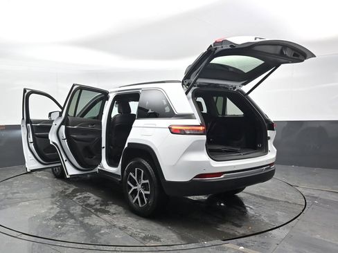 Used 2025 Jeep Grand Cherokee Limited image 55