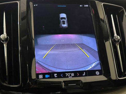 Used 2022 Volvo XC60 B6 Inscription w/ Climate Package image 13