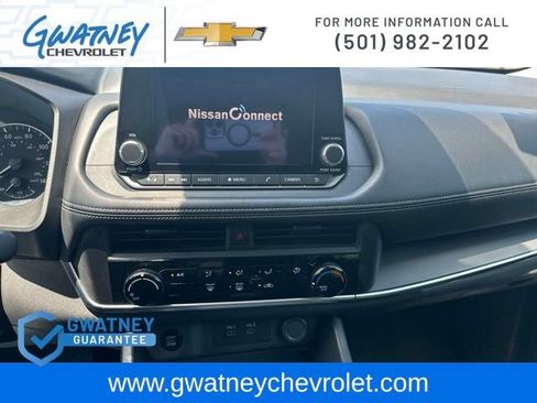Used 2024 Nissan Rogue S AWD/4WD image 17