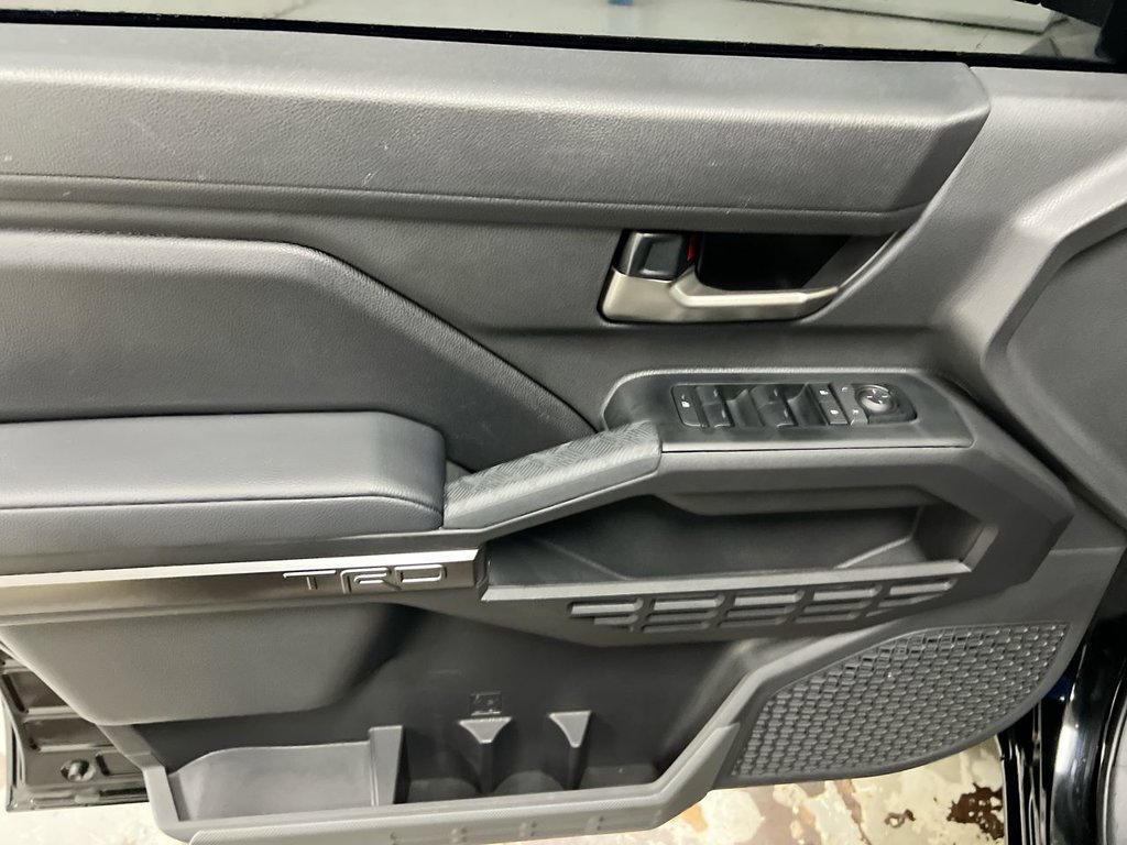 Used 2025 Toyota Tacoma TRD Off-Road AWD/4WD image 21