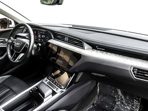 Used 2022 Audi e-tron Premium image 17