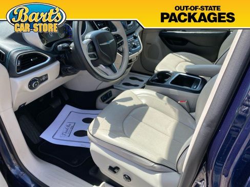Used 2020 Chrysler Pacifica Limited w/ Advanced Safetytec Group FWD image 32