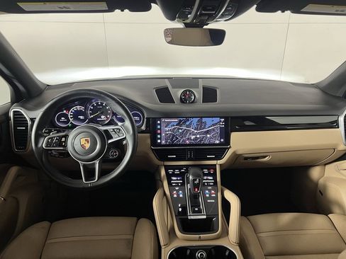 Certified 2022 Porsche Cayenne Platinum Edition w/ Premium Package Plus image 24