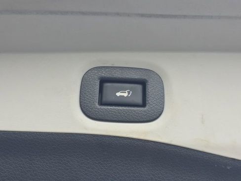 Used 2017 Nissan Rogue SV image 19