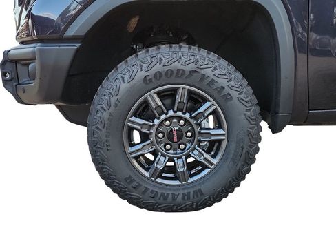 Used 2024 GMC Sierra 1500 AT4X image 9