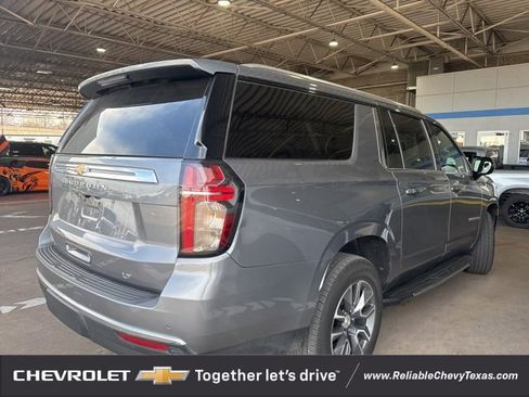 Used 2021 Chevrolet Suburban LT w/ Rear Media and Nav Package image 8
