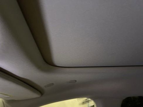 Used 2023 Chrysler Pacifica Touring-L FWD image 9