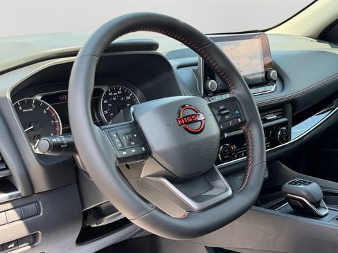 Used 2026 Nissan Rogue SV AWD/4WD image 18