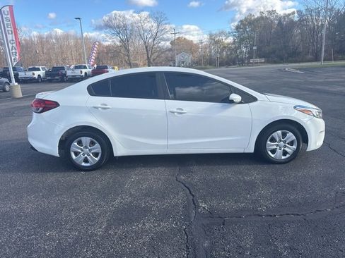 Used 2018 Kia Forte LX image 2