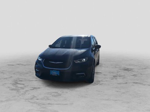 New 2026 Chrysler Pacifica Select image 4