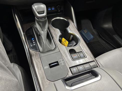 Used 2022 Toyota Highlander Limited image 12