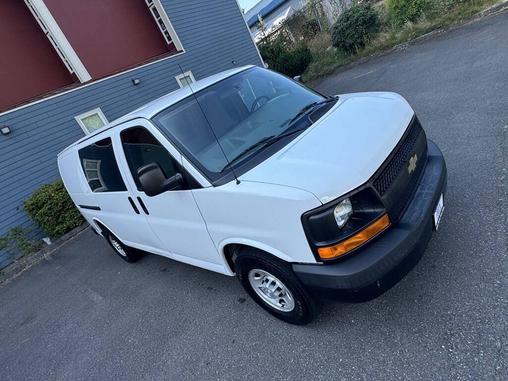 Used 2016 Chevrolet Express 2500 RWD image 10