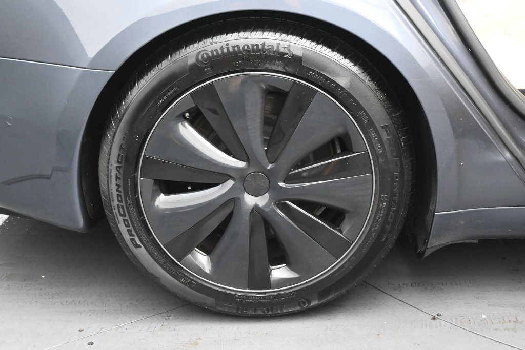 Used 2022 Tesla Model S AWD/4WD image 32