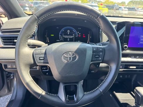 Used 2025 Toyota Camry SE FWD image 16